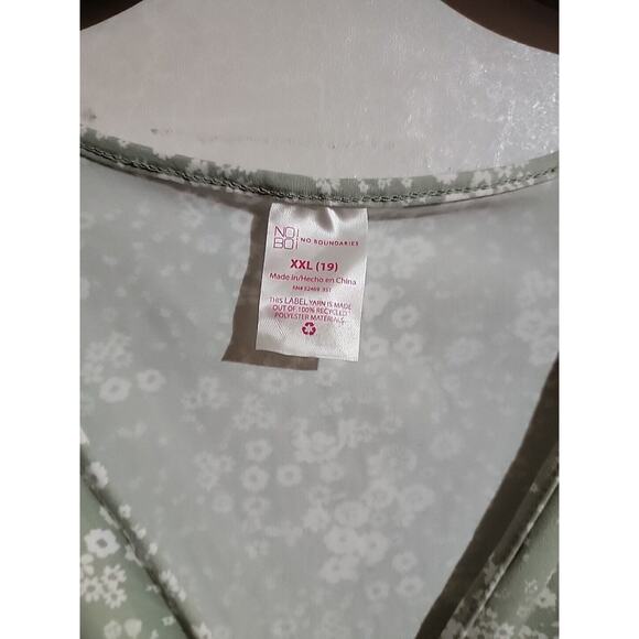 No Boundaries Crossover Front Drawstring Blouse Mint Green Floral sz XXL (19) - Picture 2 of 4